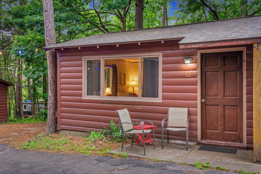 Tall Pines Inn - Image 4