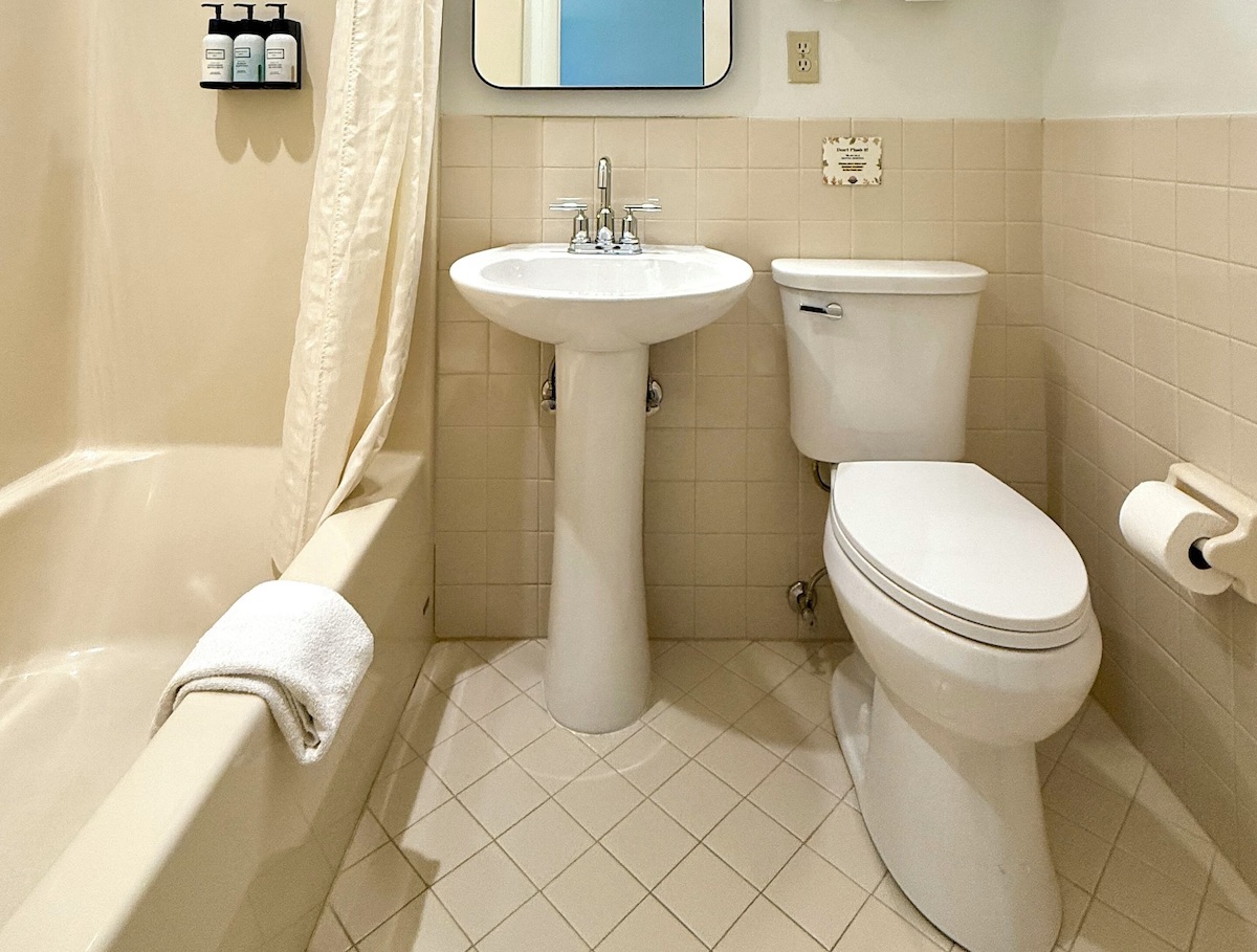 Talley Ho Inn deep soaking tub