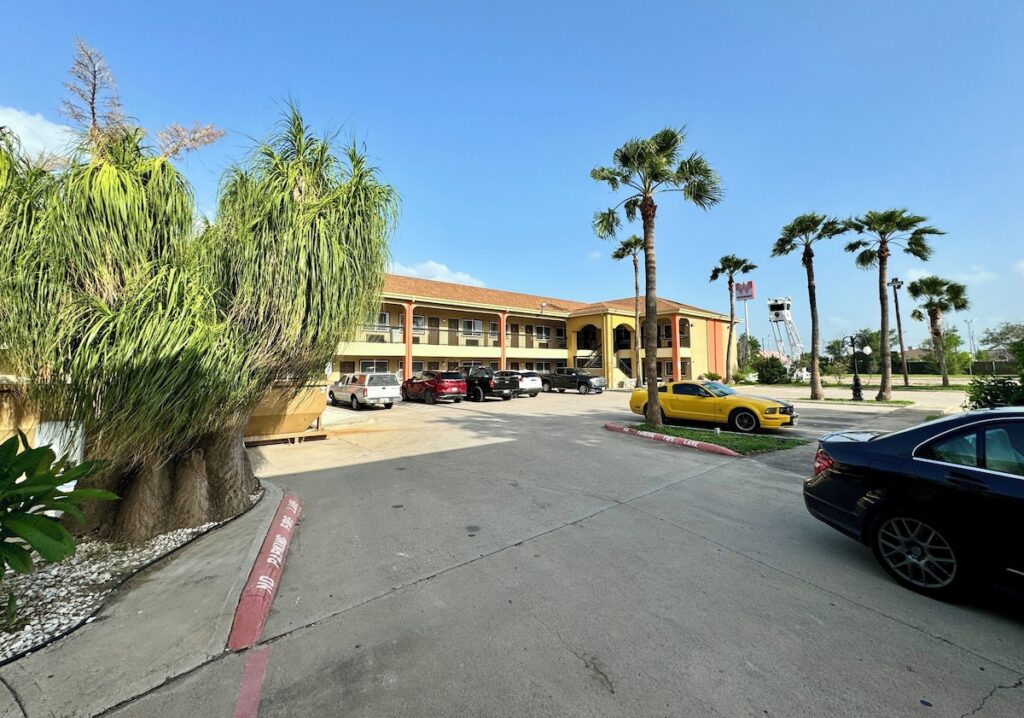 Texas Inn and Suites City Center at University Dr. - Image 2