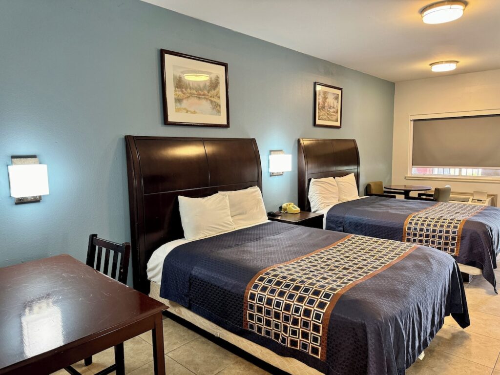 Texas Inn and Suites City Center at University Dr. - Image 3