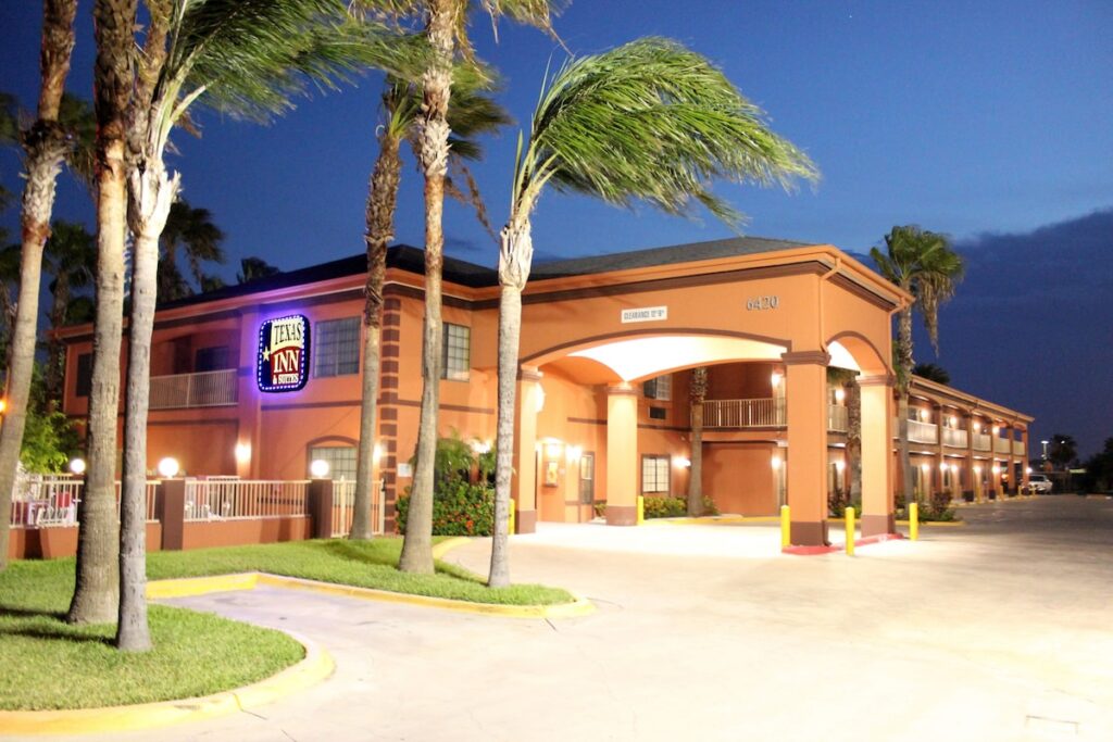 Texas Inn and Suites McAllen at La Plaza Mall and Airport - Image 2