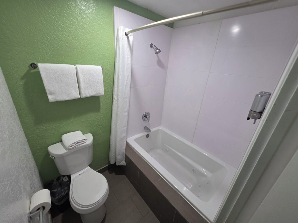 The Aqua Pacific Hotel - Image 1