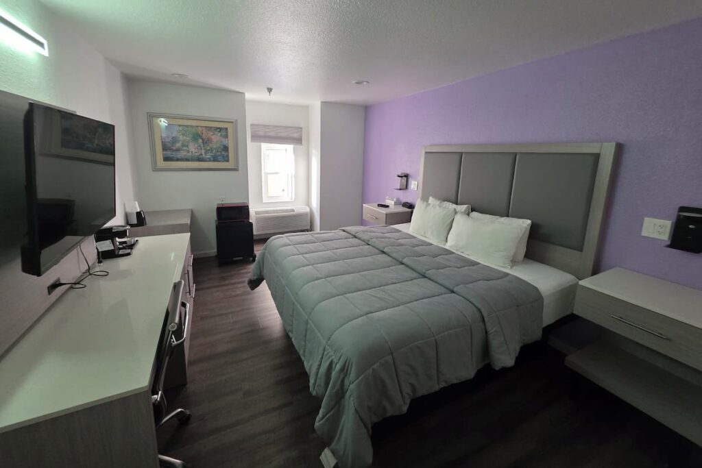 The Aqua Pacific Hotel - Image 4