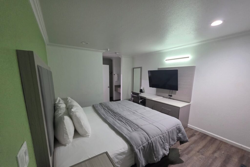 The Aqua Pacific Hotel - Image 3