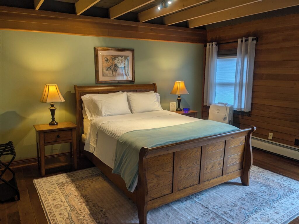 The Carriage House Inn Bed and Breakfast - Image 2