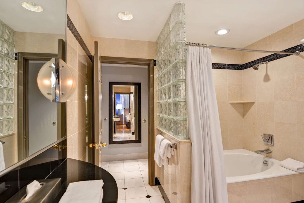 The Cincinnatian Hotel Curio Collection by Hilton - Image 3