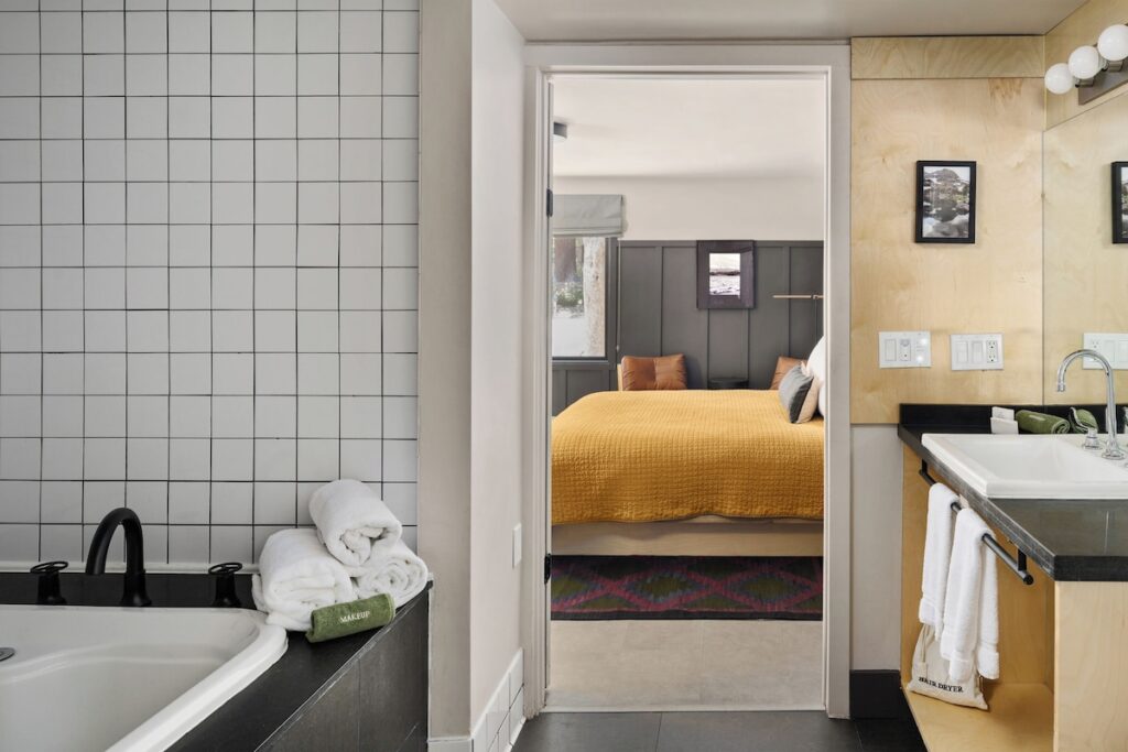 The Coachman Hotel - Image 2