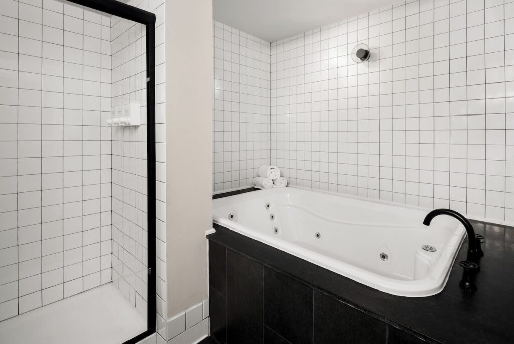 The Coachman Hotel - Image 1