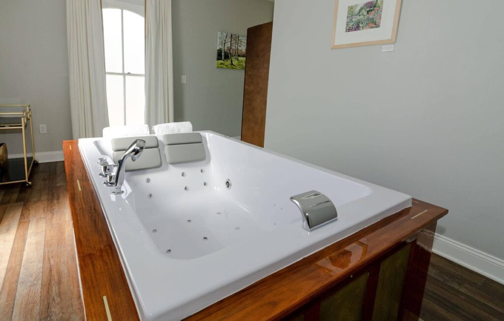 The Colonial Inn-Hillsborough - Image 1