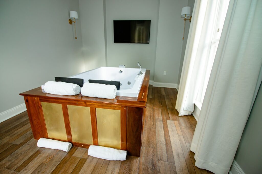 The Colonial Inn-Hillsborough - Image 2