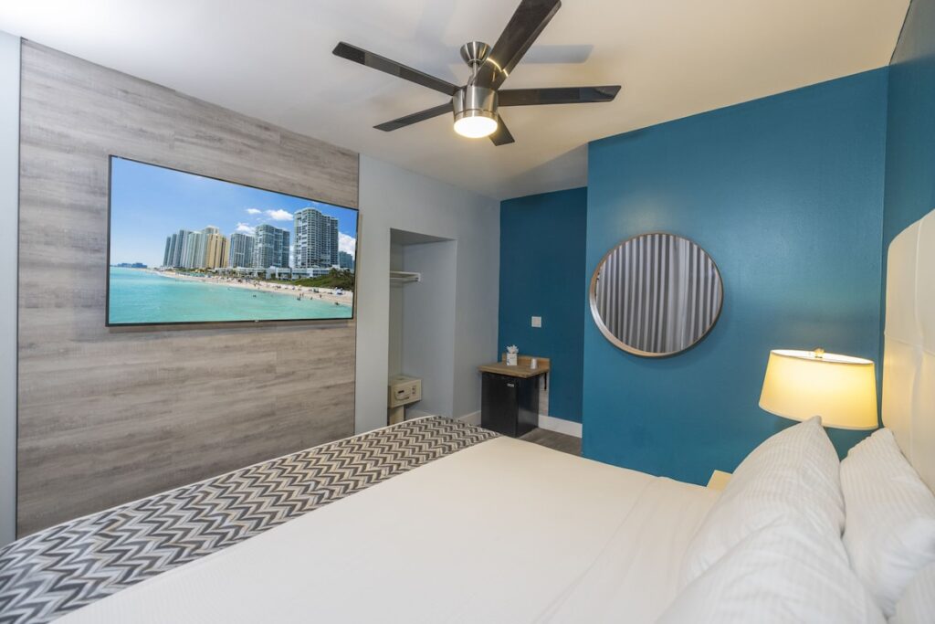 The Colony Hotel - Image 2