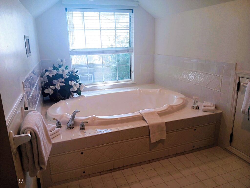 The Cozy Inn - Image 1