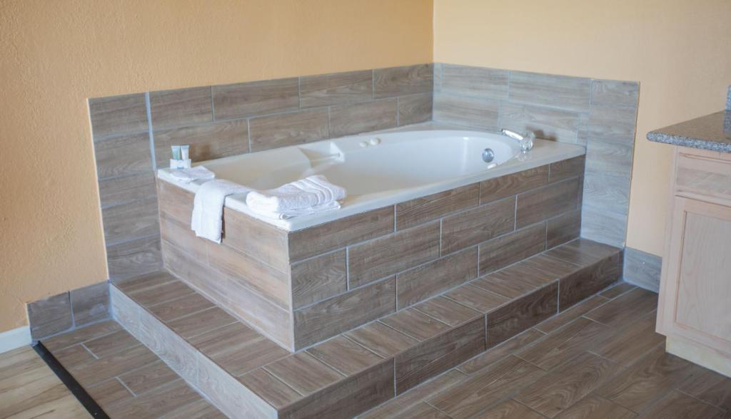 The Crossroads Hotel and Suites Irving