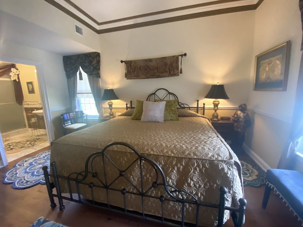 The Cypress Inn Bed & Breakfast - Image 4