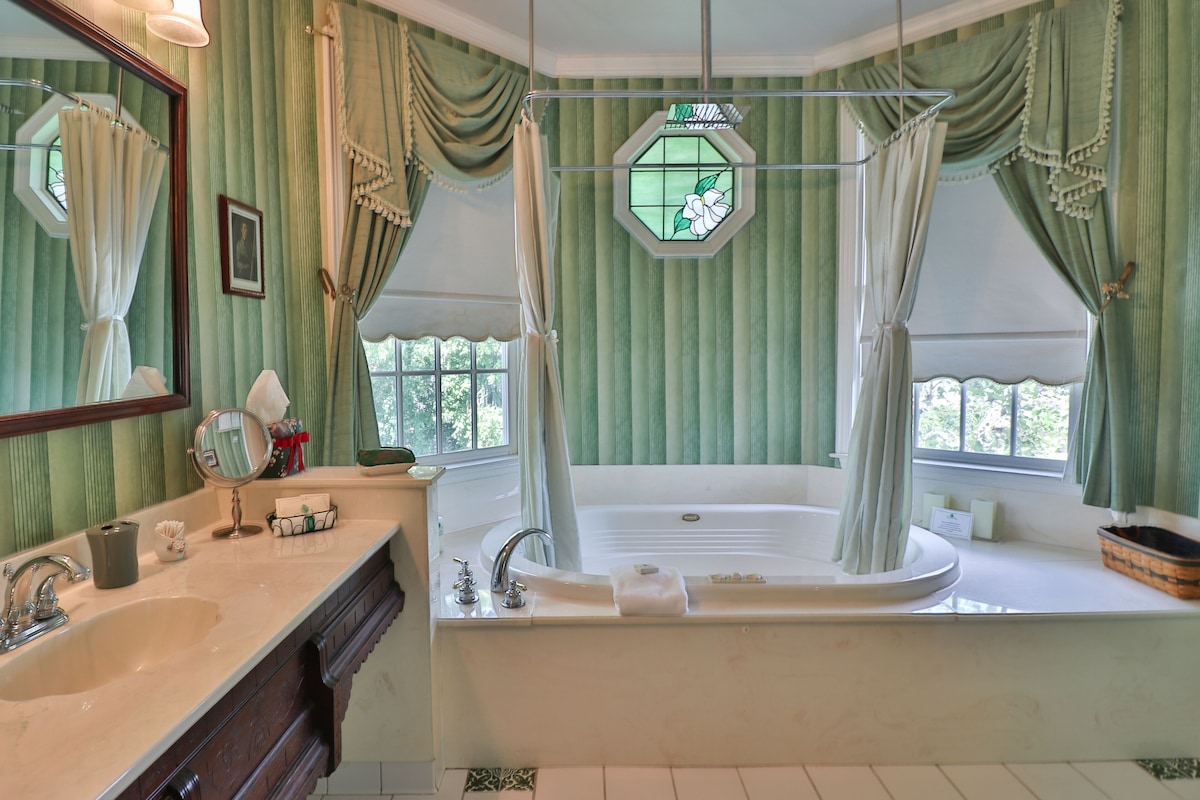 The Cypress Inn Bed Breakfast