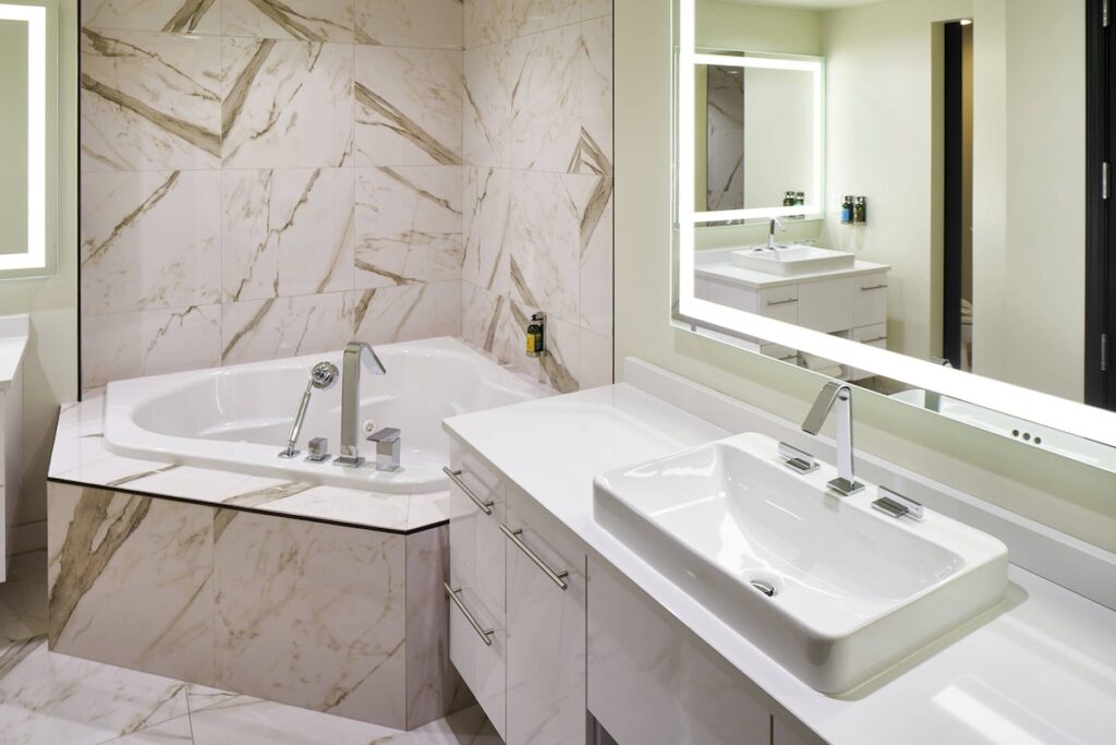 The Davenport Grand, Autograph Collection - Image 3