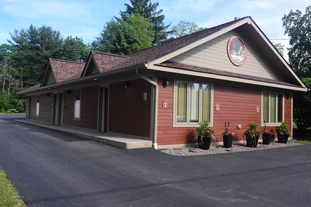 The Fields of Eden Inn - Image 2