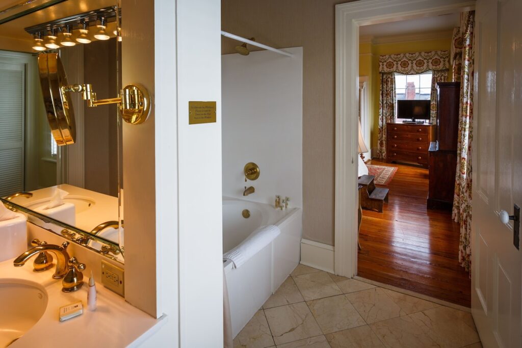 The Gastonian, Historic Inns of Savannah Collection - Image 1