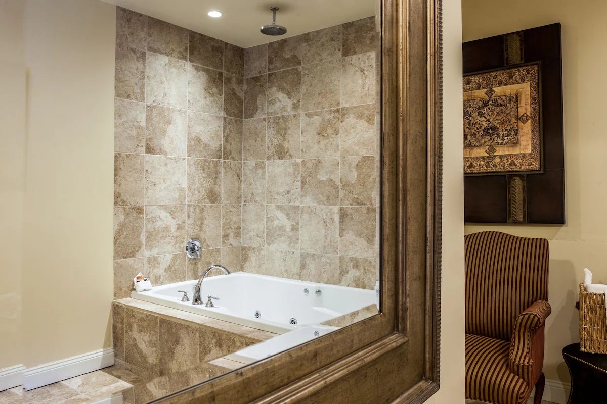The Inn At Leola Village a Historic Hotel of America jetted tub