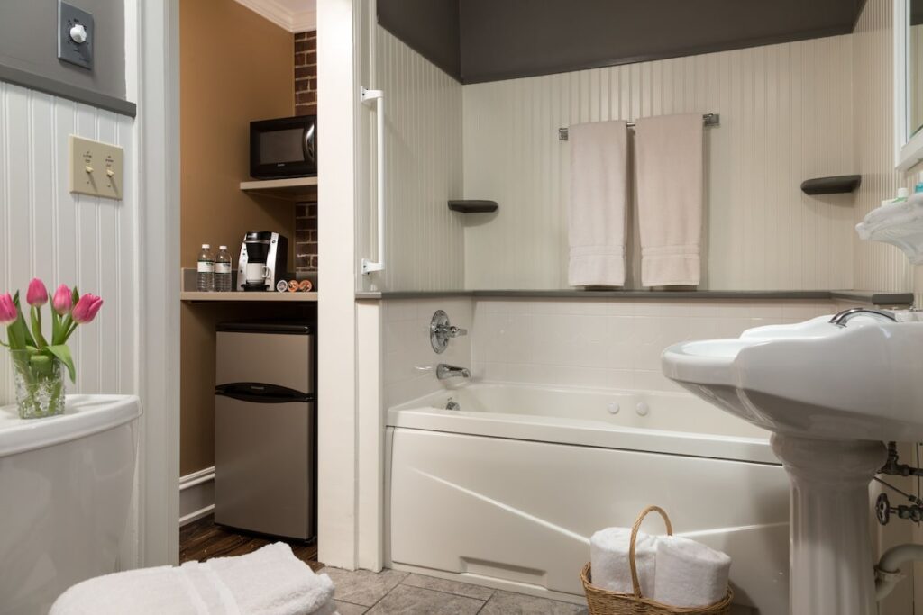 The Inn At Turkey Hill - Image 2