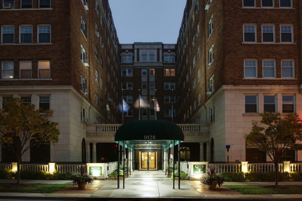 The Knickerbocker on the Lake - Image 2