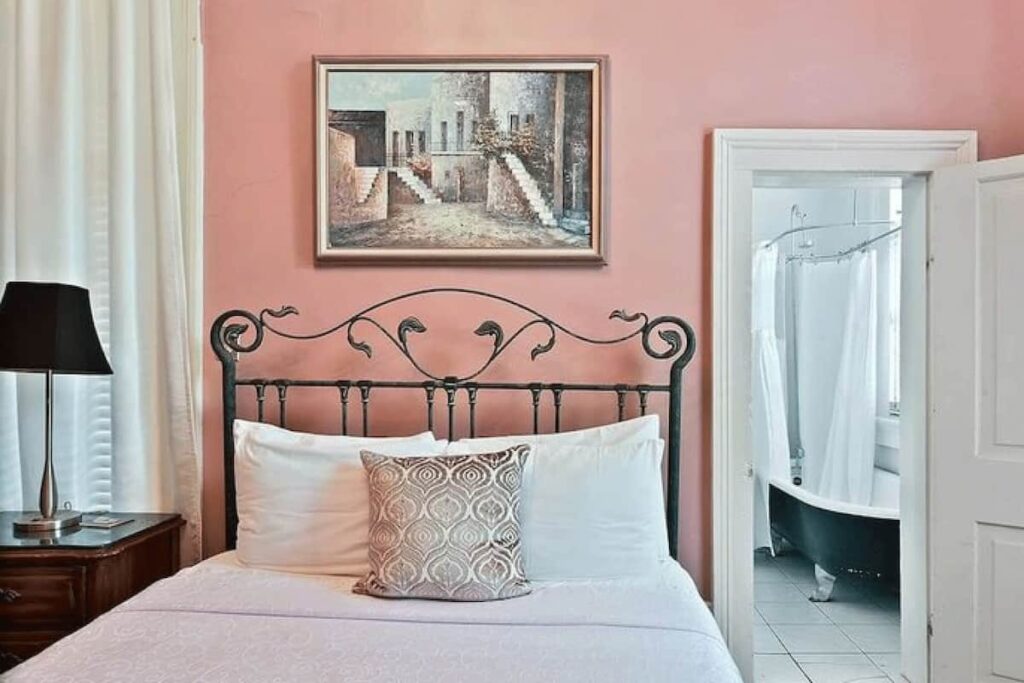 The Mansion on Royal - Image 5