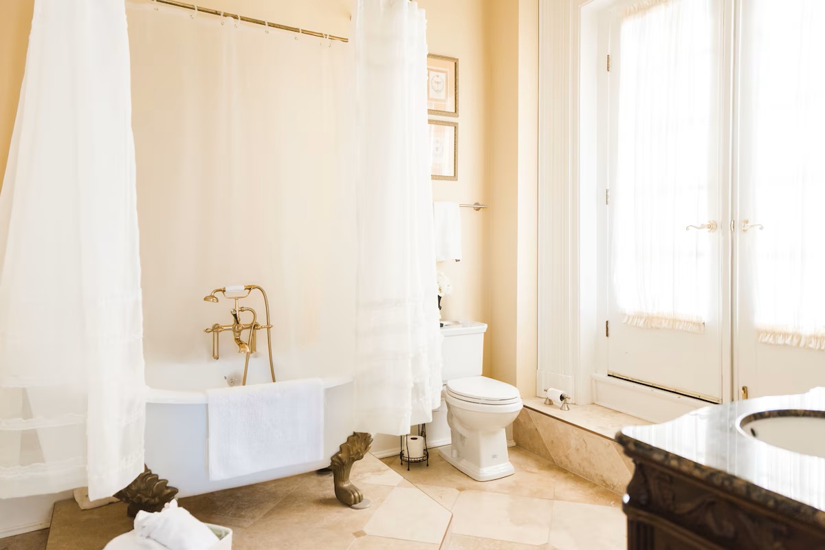 The Pepin Mansion Historic BB deepsoaking tub