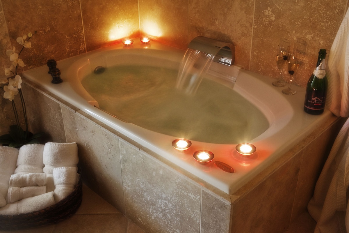 The Purple Orchid Wine Country Resort Spa tub