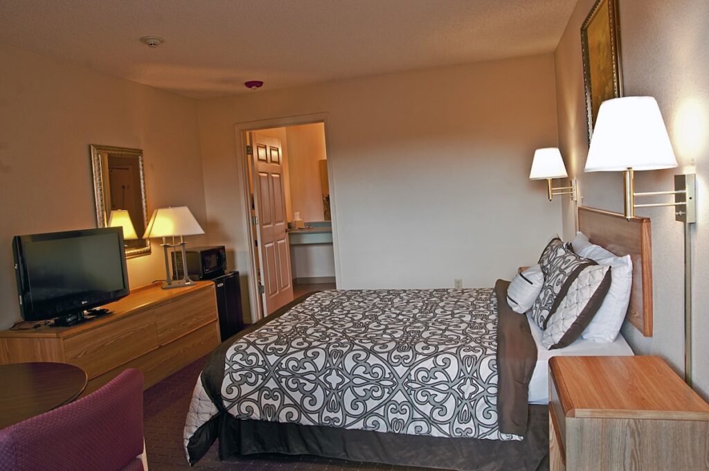 The Regency Inn - Image 3