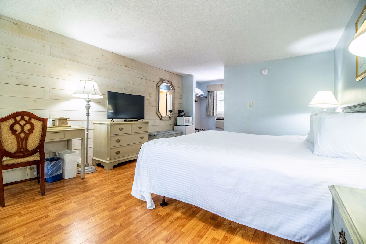 The Sea View Motel - Image 5