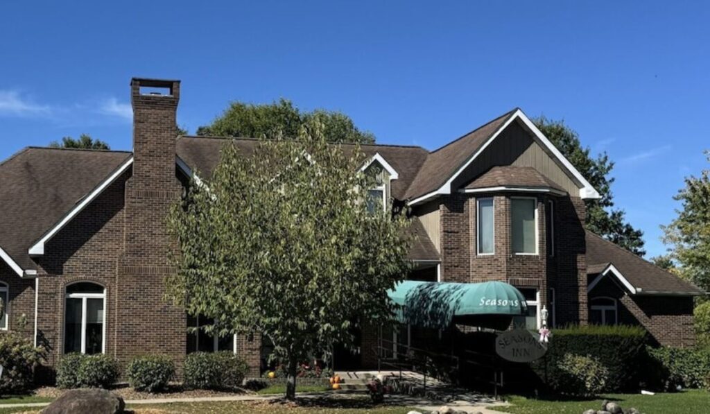 The Seasons Inn at Nicks Place - Image 3