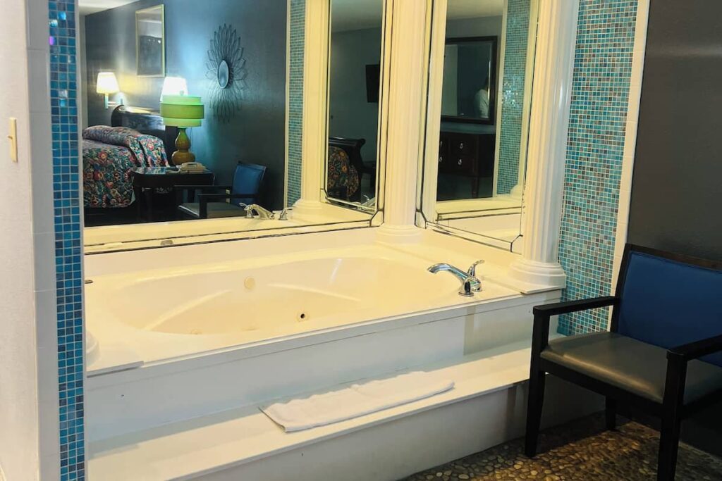 The Shades Motel - Image 2