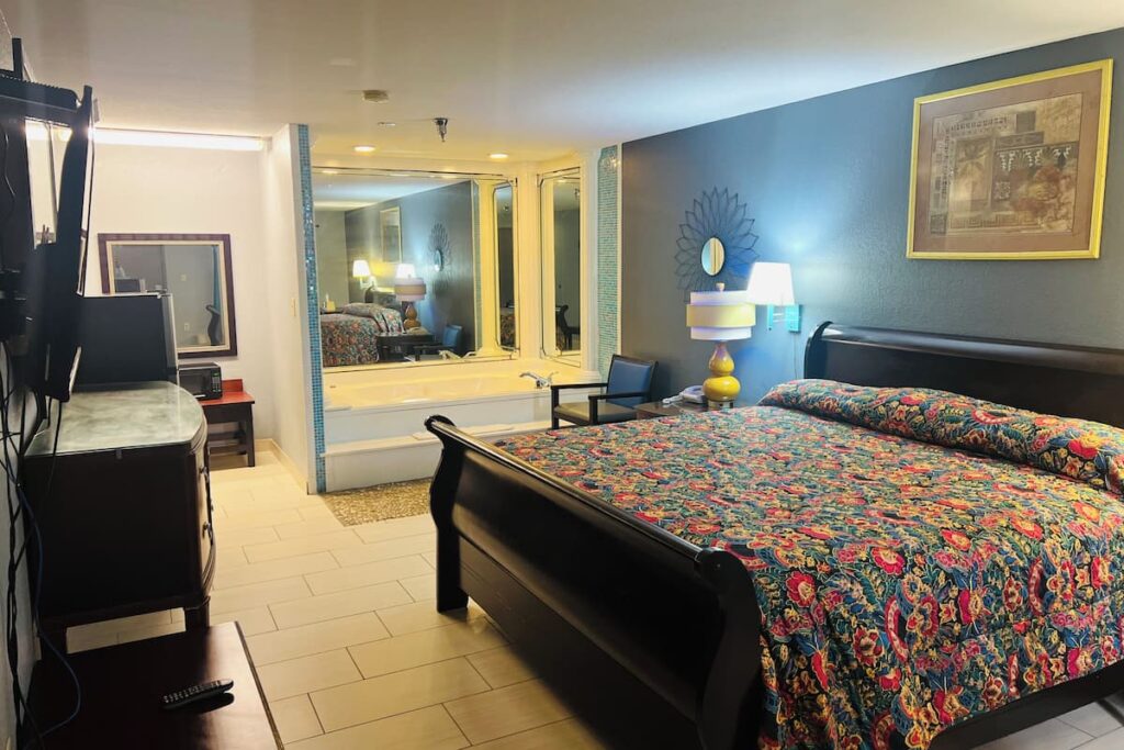 The Shades Motel - Image 4