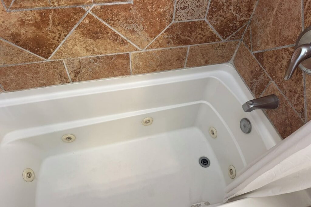 The Shores Inn and Beach Houses - Image 2