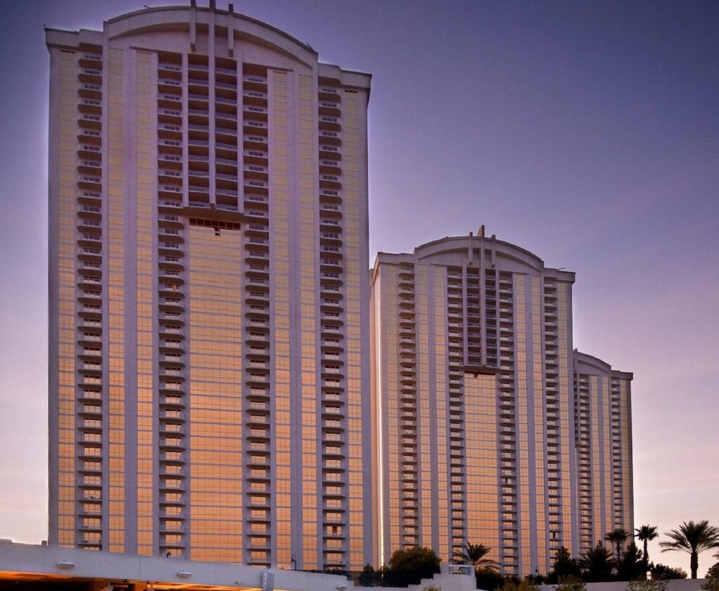 The Signature at MGM Grand (All Suites) - Image 2