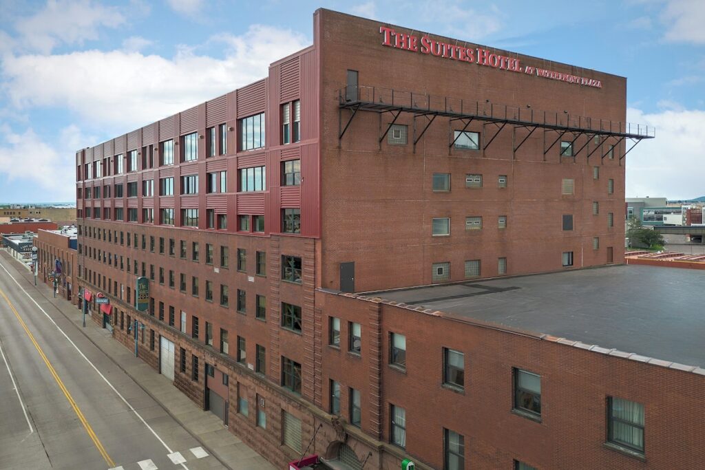 The Suites Hotel at Waterfront Plaza - Image 3