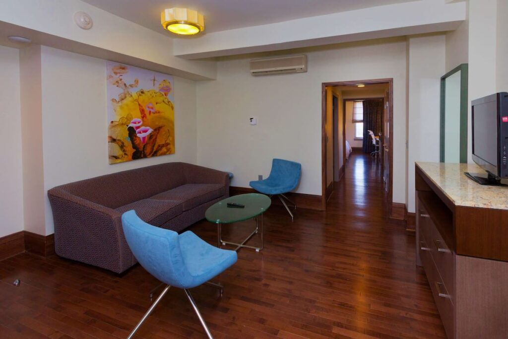 The Tudor Arms Hotel Cleveland – a DoubleTree by Hilton - Image 4