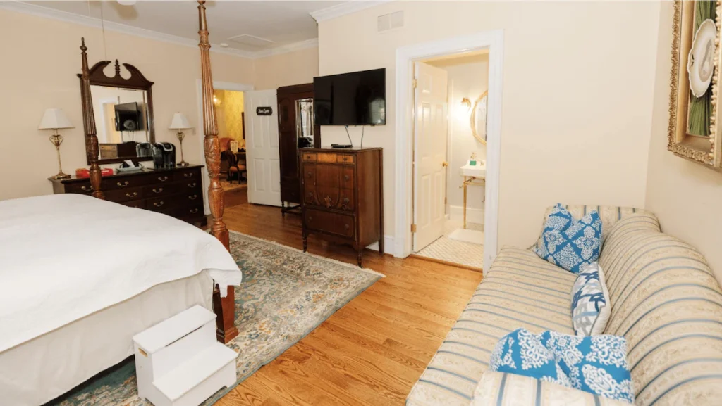 The Virginia Cliffe Inn - Image 5