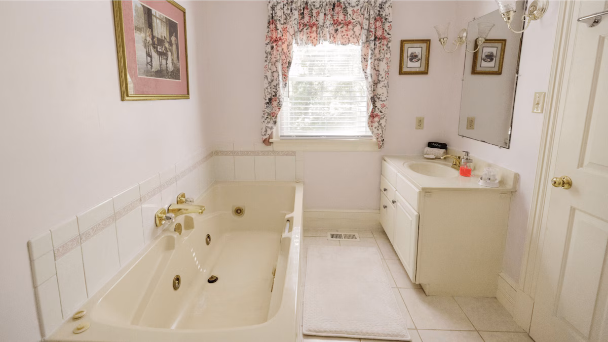 The Virginia Cliffe Inn - Image 2