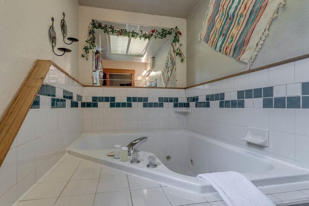 The Whispering Pines Inn Bed & Breakfast - Image 2