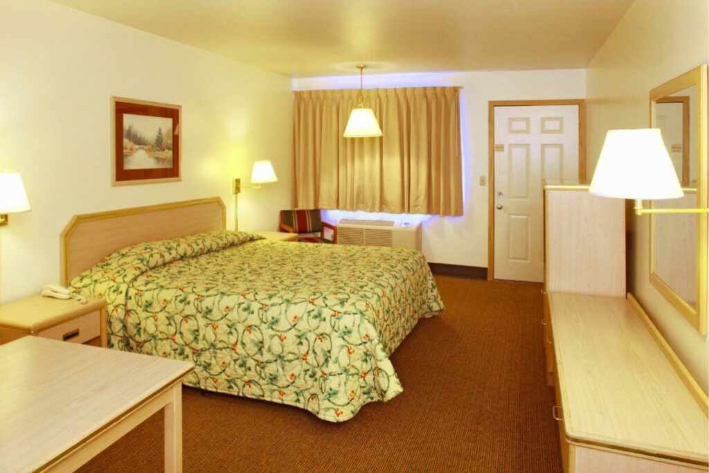 Tiki Lodge - Image 1