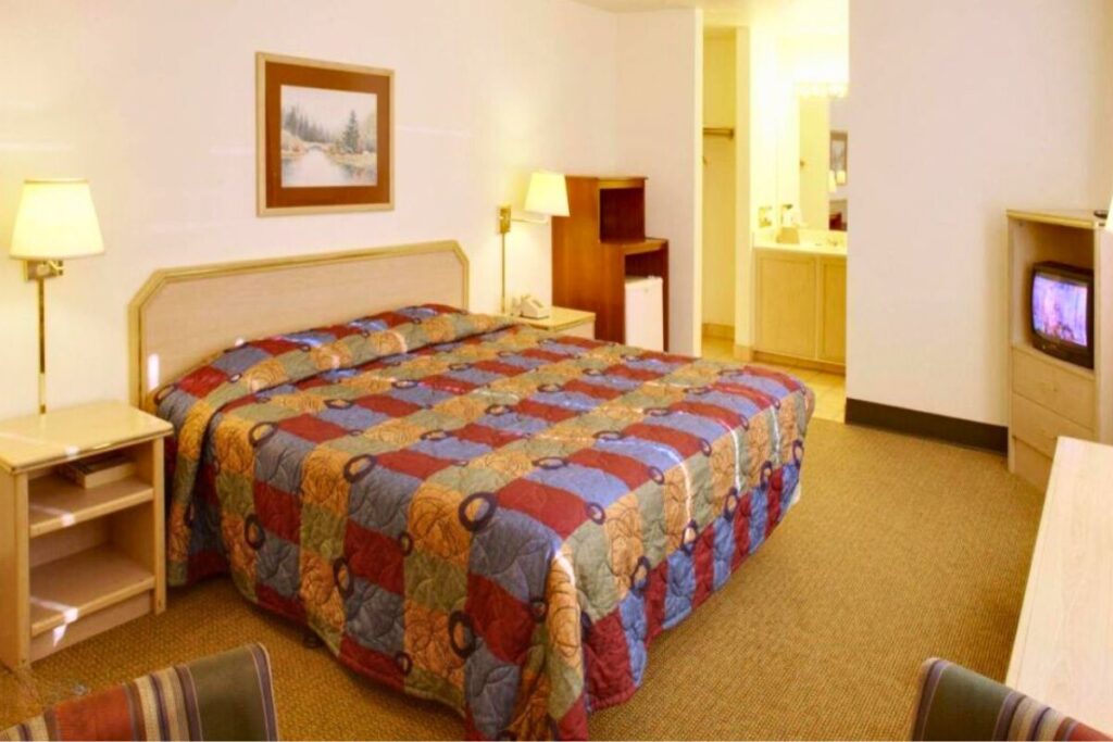 Tiki Lodge - Image 2