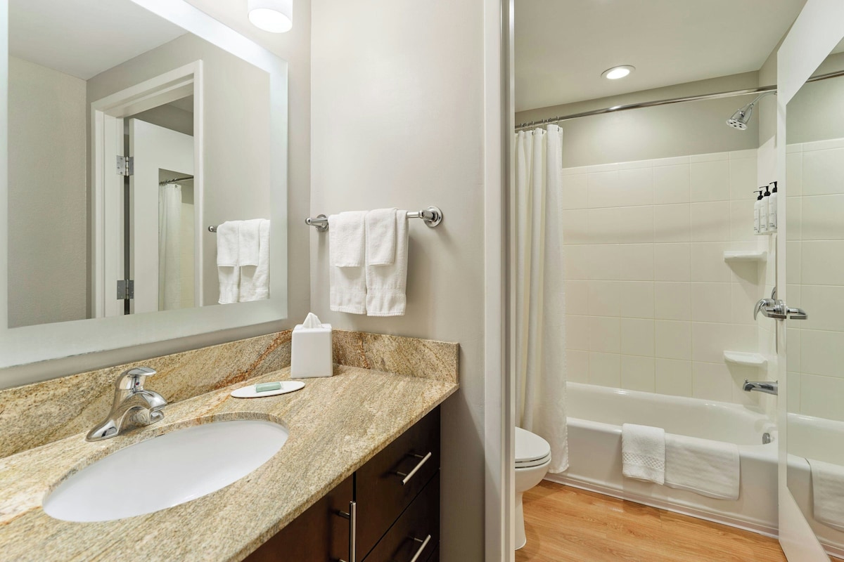 TownePlace Suites Orlando at FLAMINGO CROSSINGS® Town Center Western Entrance