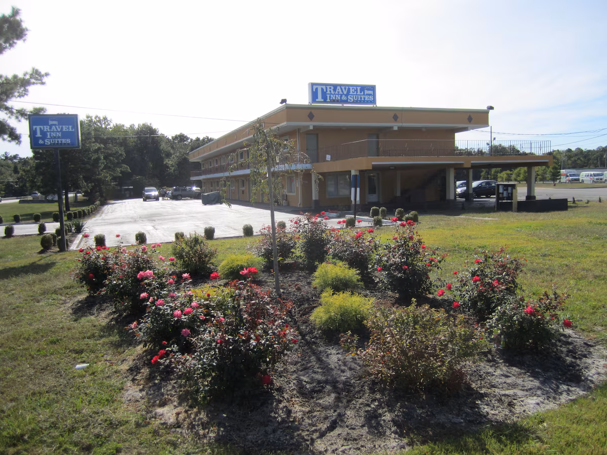 Travel Inn & Suites - Image 2