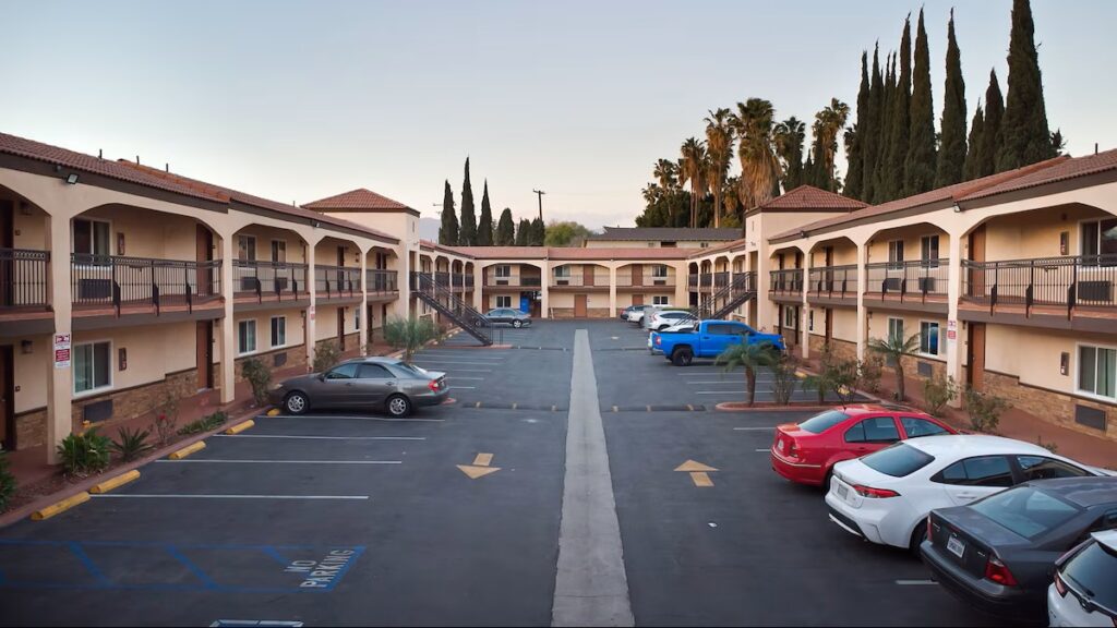 Travelodge Inn & Suites by Wyndham West Covina - Image 3