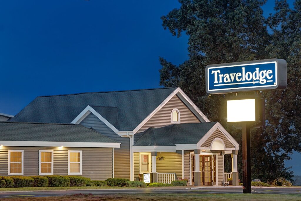 Travelodge by Wyndham Iowa City - Image 4
