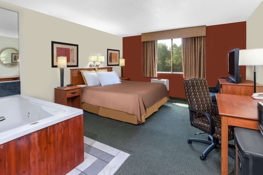 Travelodge by Wyndham Jackson - Image 3