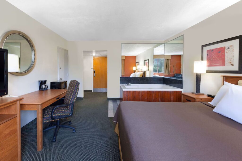 Travelodge by Wyndham Jackson - Image 2