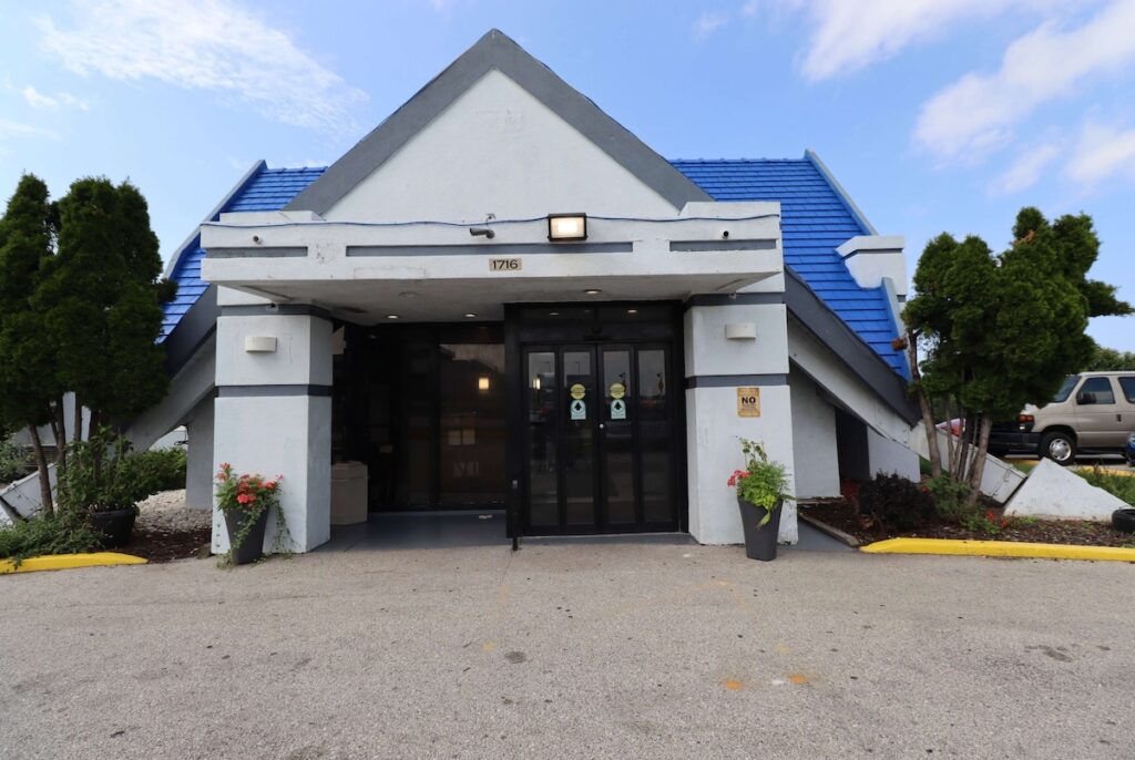 Travelodge by Wyndham Milwaukee - Image 3