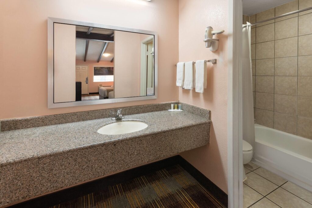 Travelodge by Wyndham New Braunfels - Image 1